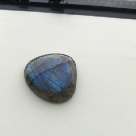Labradorite Stone 🫧🪨 - Picture 4 of 4
